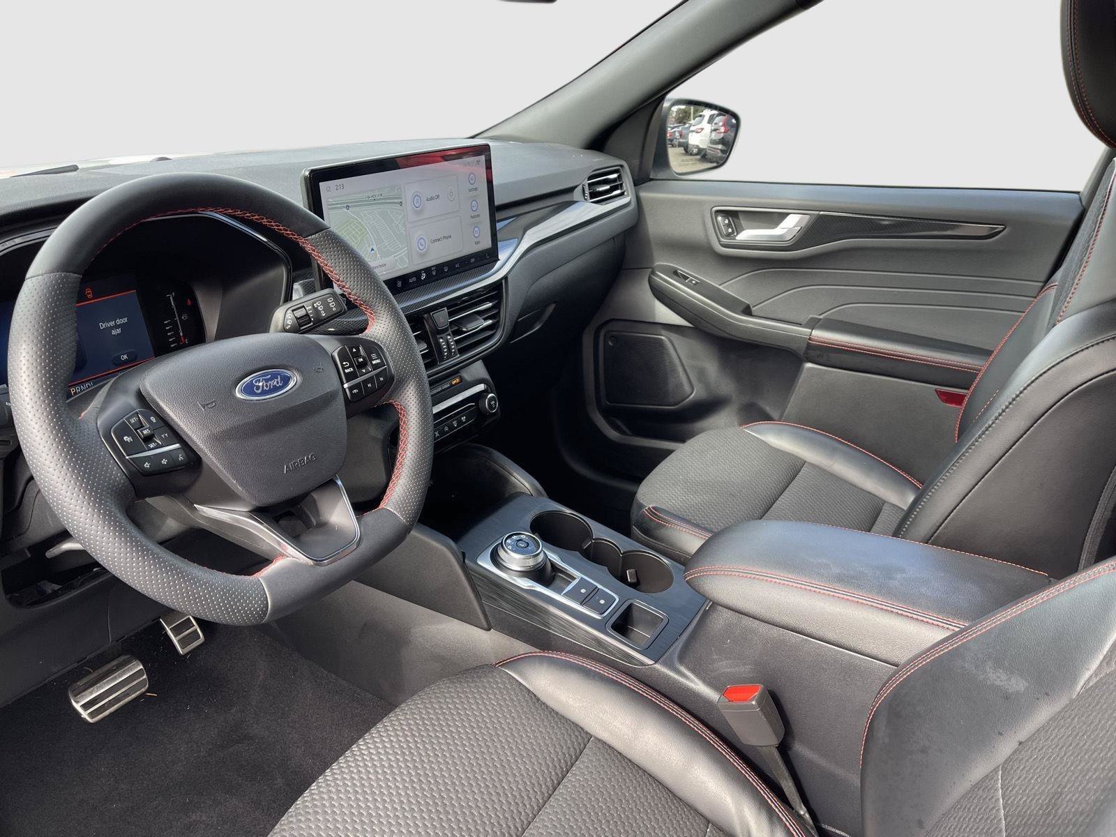 Used 2023 Ford Escape ST-Line w/ Tech Pack #1 AWD/4WD image 4