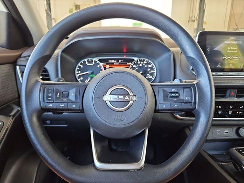 Used 2023 Nissan Rogue S image 10