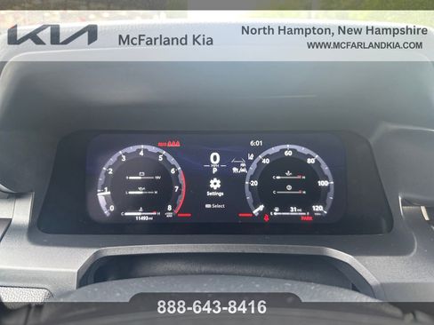 Used 2025 Toyota Tacoma TRD Sport w/ TRD Sport Upgrade Package AWD/4WD image 16