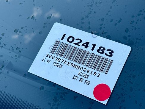 Used 2021 Volkswagen Tiguan SE w/ Panoramic Sunroof Package image 37