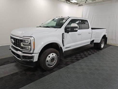 Used 2023 Ford F450 Lariat w/ Lariat Ultimate Package AWD/4WD image 2