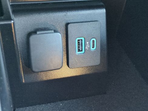 Used 2022 Ford Explorer XLT w/ Equipment Group 202A image 30