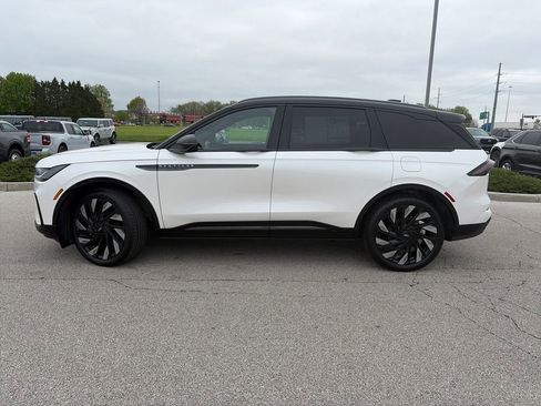 Used 2025 Lincoln Nautilus Reserve w/ Jet Appearance Package AWD/4WD image 4