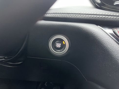 Used 2023 Chrysler Pacifica Limited w/ S Appearance Package image 30