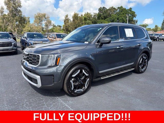 Used 2023 Kia Telluride S w/ S Sunroof Package FWD image 3