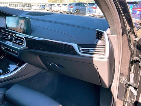 Used 2023 BMW X5 xDrive40i w/ M Sport Package image 19