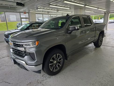 Used 2023 Chevrolet Silverado 1500 LT AWD/4WD image 2