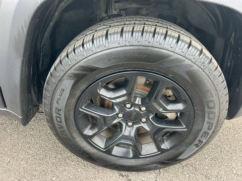 Used 2022 Jeep Cherokee Trailhawk w/ Trailer Tow Group image 11