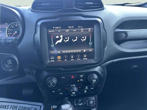 Used 2022 Jeep Renegade Latitude AWD/4WD image 32