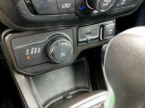 Used 2022 Jeep Renegade Latitude image 44