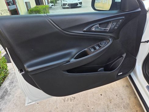 Used 2017 Chevrolet Malibu Premier w/ Driver Confidence Package FWD image 8