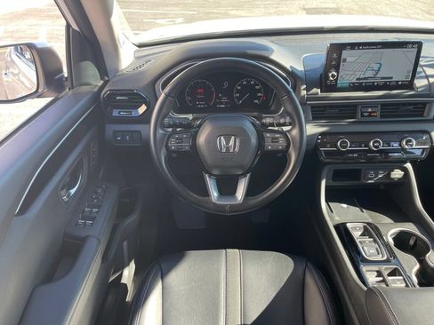 Used 2024 Honda Pilot Touring image 2