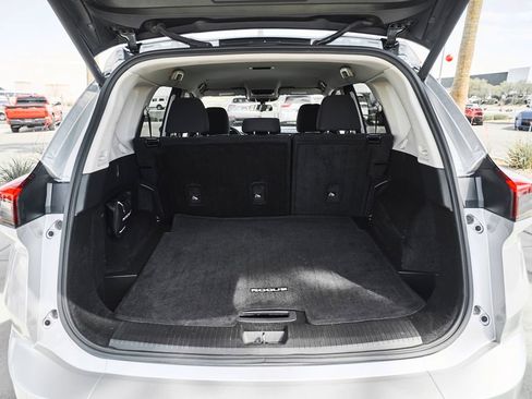 Used 2024 Nissan Rogue SV FWD image 8