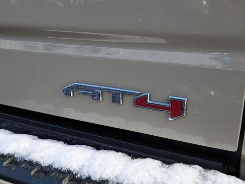 Certified 2022 GMC Sierra 1500 AT4 w/ AT4 Premium Package image 9