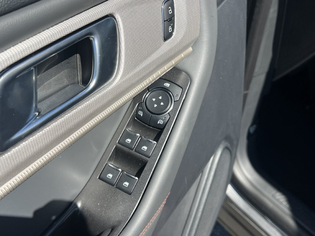 New 2026 Ford Explorer Active RWD image 13