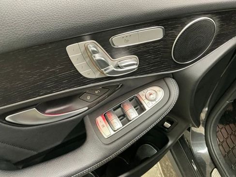 Used 2021 Mercedes-Benz GLC 300 4MATIC image 15