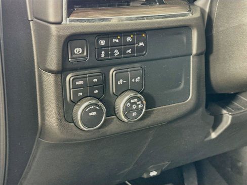 Used 2025 Chevrolet Suburban Z71 AWD/4WD image 12