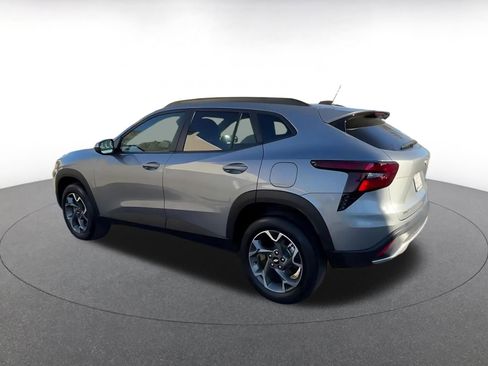 Used 2025 Chevrolet Trax LT image 10