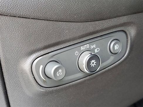 Used 2022 Chevrolet Equinox Premier image 9