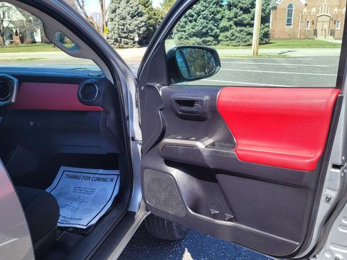 Used 2020 Toyota Tacoma SR5 image 17