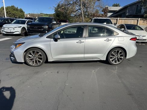 Used 2020 Toyota Corolla SE image 2
