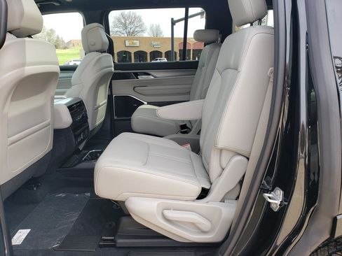 New 2026 Jeep Grand Wagoneer Limited AWD/4WD image 12