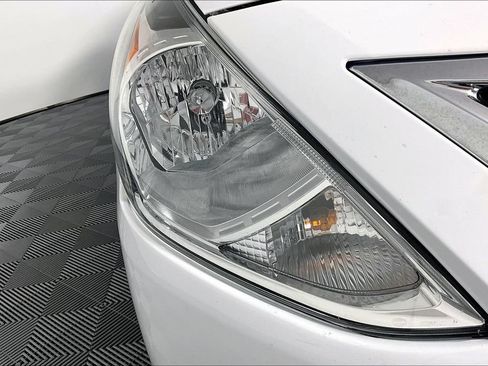 Used 2019 Nissan Versa SV FWD image 27