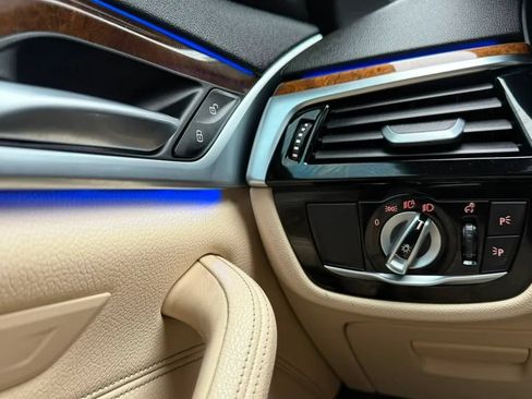 Used 2019 BMW 530i xDrive AWD/4WD image 28