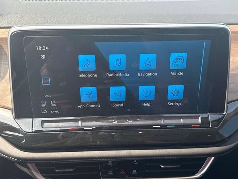 Used 2025 Volkswagen Atlas SE FWD image 18