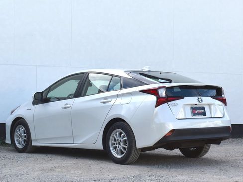 Used 2021 Toyota Prius LE AWD/4WD image 2