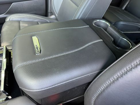 Used 2025 GMC Yukon XL Denali AWD/4WD image 45