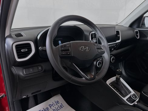 Certified 2024 Hyundai Venue Limited FWD image 9