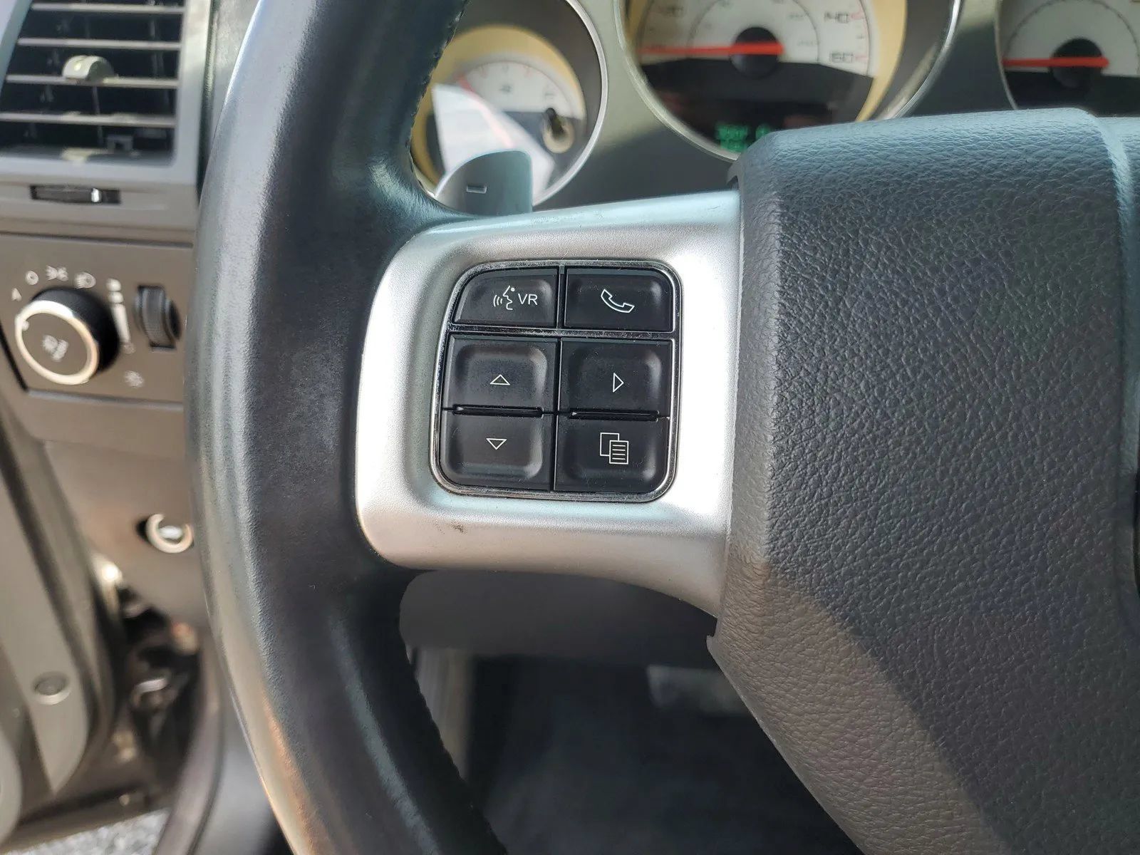 Used 2014 Dodge Challenger R/T RWD image 19