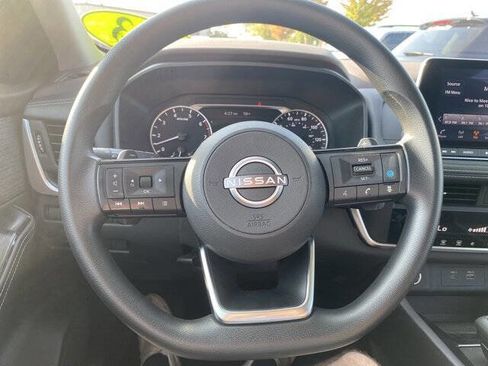 Used 2023 Nissan Rogue SV image 16