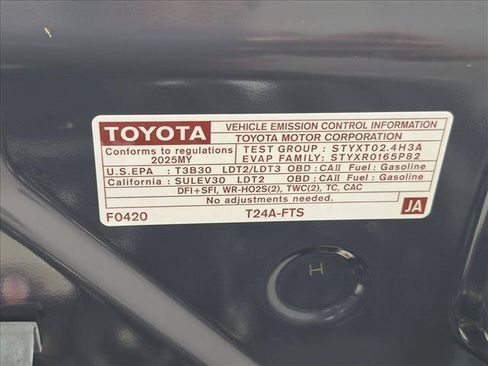 Certified 2025 Toyota Tacoma TRD Off-Road AWD/4WD image 22