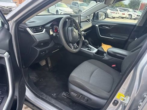 Used 2022 Toyota RAV4 XLE AWD/4WD image 9