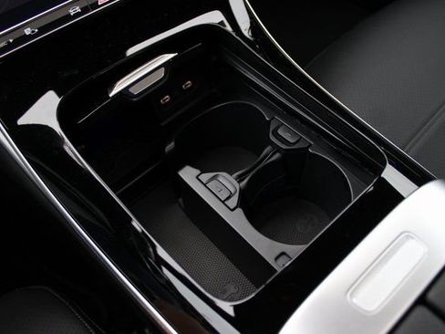 New 2025 Mercedes-Benz C 300 4MATIC Sedan image 24