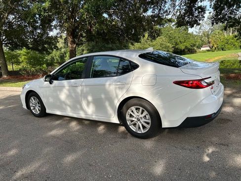 Used 2025 Toyota Camry LE w/ Convenience Package FWD image 4
