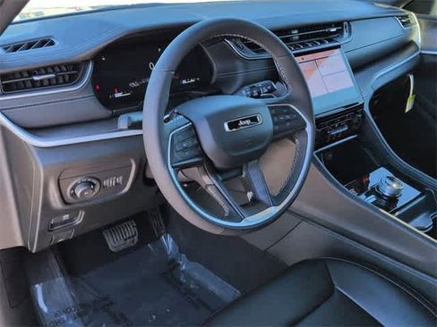 New 2025 Jeep Grand Cherokee Limited image 10