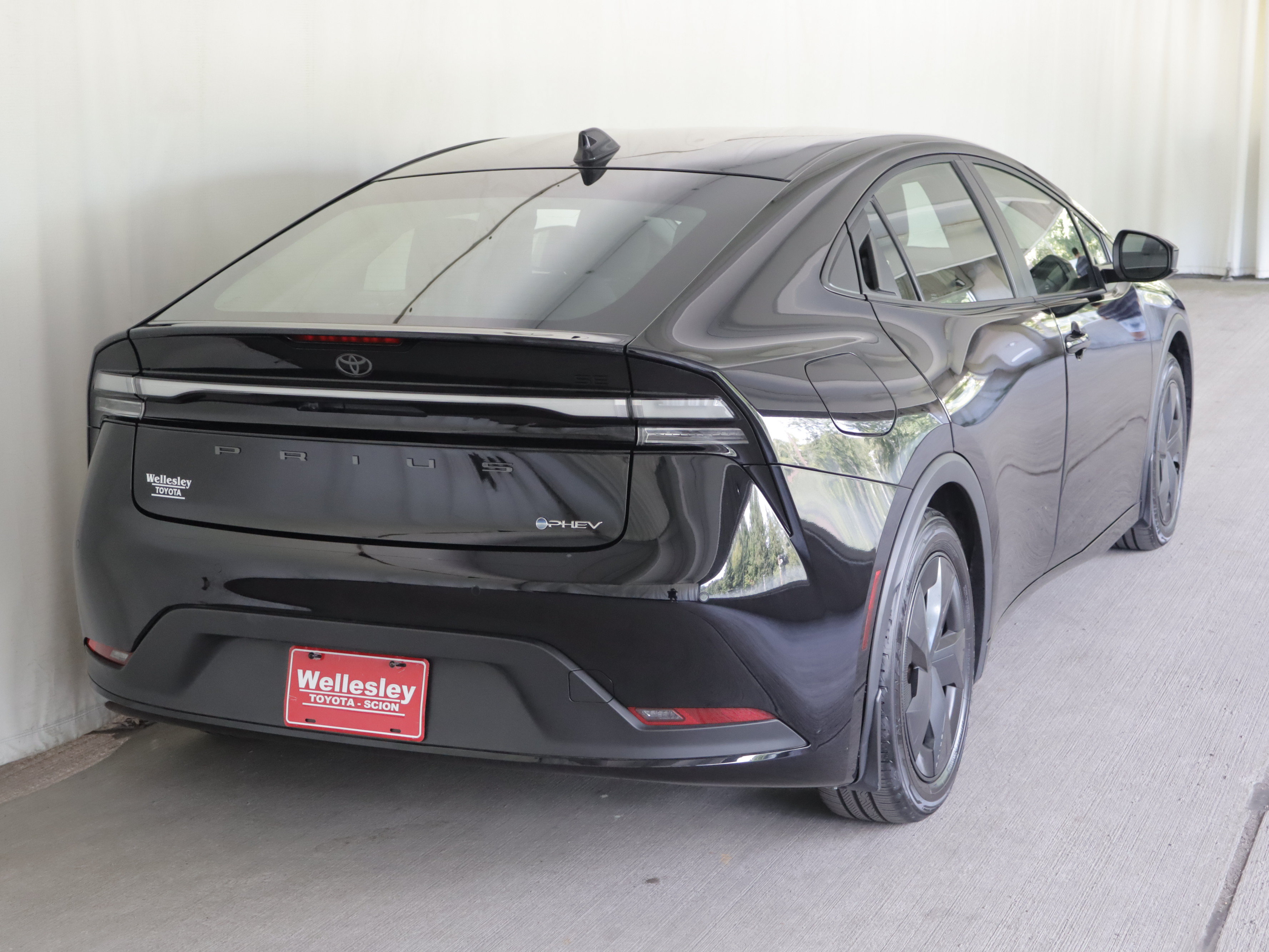 Used 2026 Toyota Prius Plug-In Hybrid FWD image 6