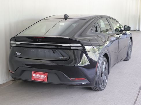 Used 2026 Toyota Prius Plug-In Hybrid FWD image 6