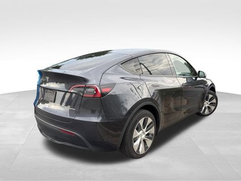 Used 2024 Tesla Model Y Long Range AWD/4WD image 3