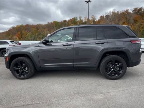 Used 2023 Jeep Grand Cherokee Altitude image 5