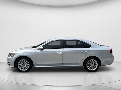 Used 2017 Volkswagen Passat 1.8T SE FWD image 8