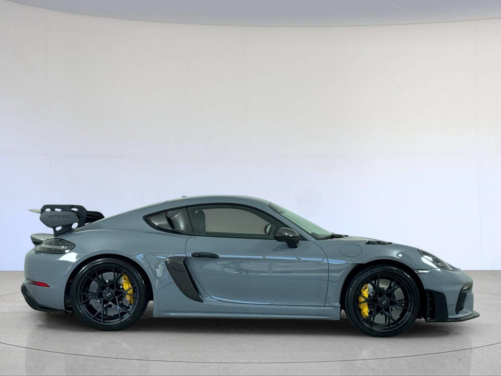 Certified 2025 Porsche 718 Cayman GT4 RS w/ Weissach Package RWD image 8