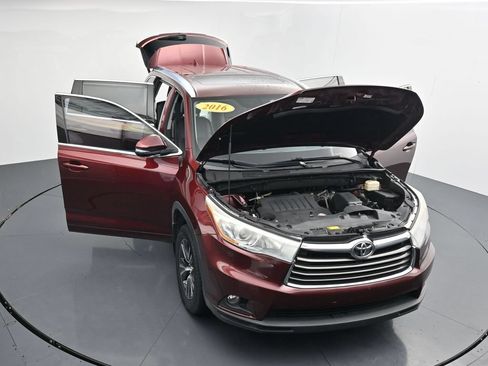 Used 2016 Toyota Highlander XLE AWD/4WD image 40