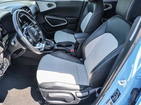 Used 2023 Kia Soul GT-Line FWD image 9