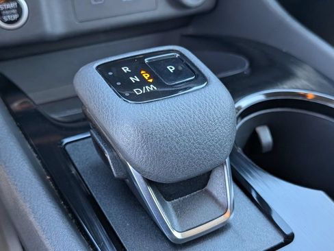 Used 2023 Nissan Rogue SV FWD image 23