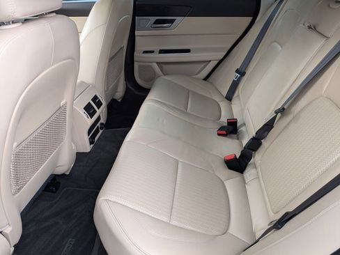 Used 2019 Jaguar XF Prestige image 18