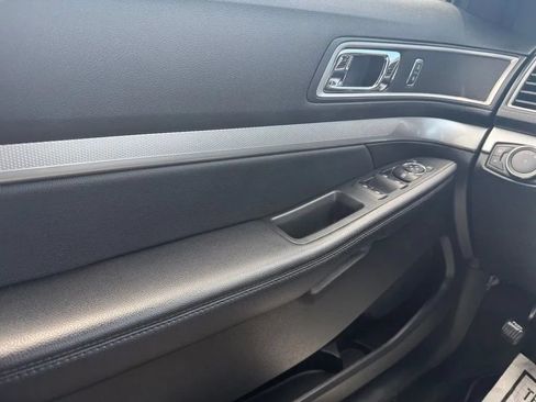 Used 2017 Ford Explorer XLT AWD/4WD image 12